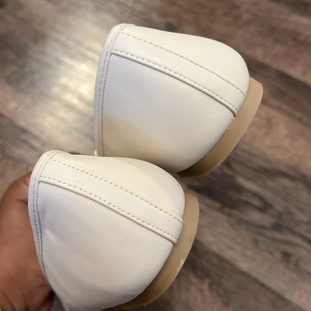 NWT! Express cream and black cap round toe ballet flats - Picture 4 of 7